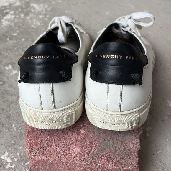 Givenchy low top leather sneakers - Picture 5 of 9